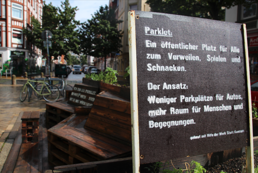 Das Parklet ist ein öffentlicher Platz zum Verweilen
