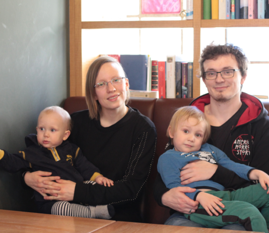 ZWISCHEN VORLESUNG UND WINDELN WECHSELN Studieren mit Kind